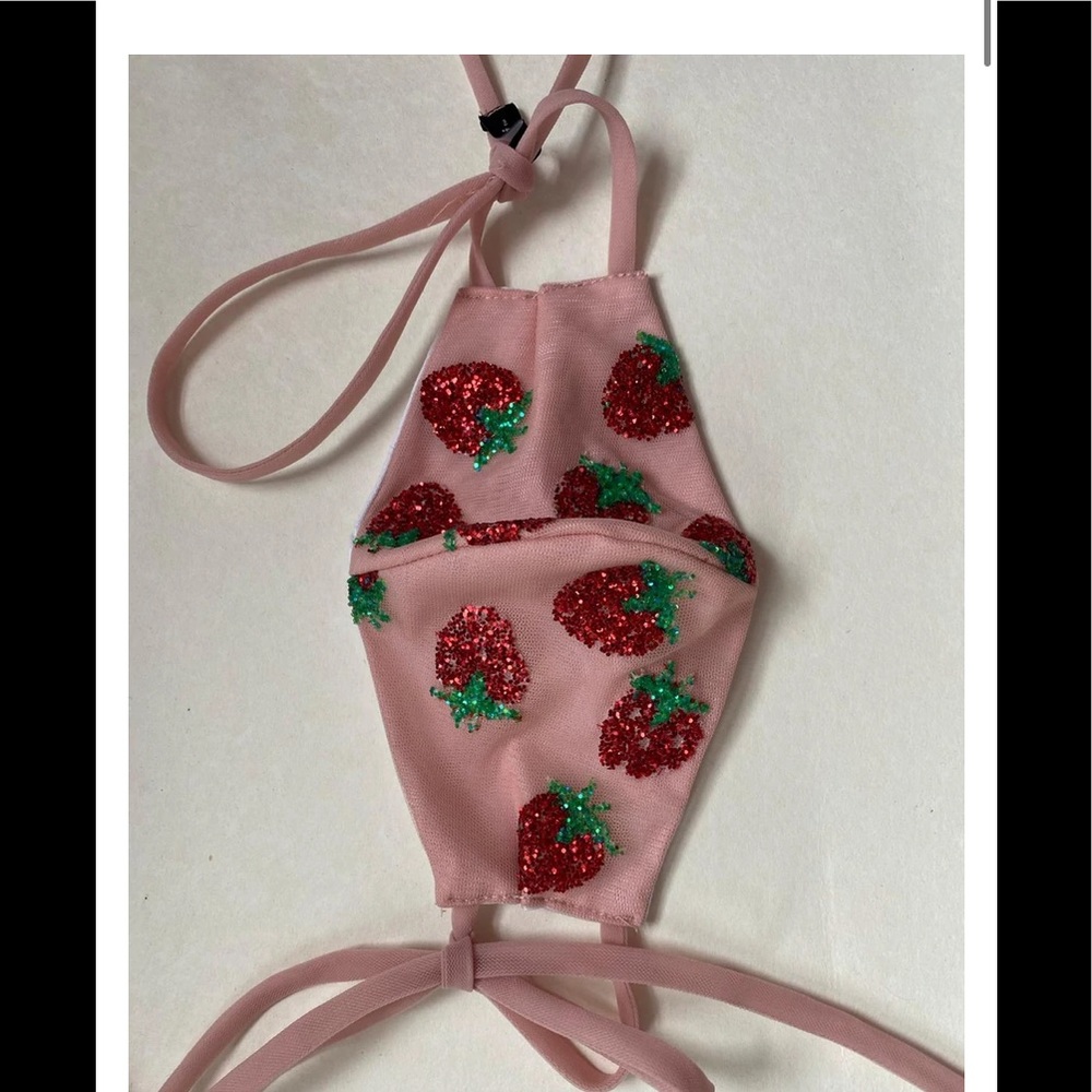COPY - Brand New Strawberry Face Mask Lirika Matoshi ✨🍓 - Picture 6 of 6